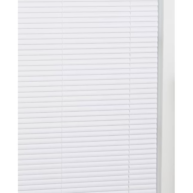 Project Source Room Darkening 1-in Slat Width 32-in x 64-in Cordless White Vinyl Room Darkening Mini-blinds