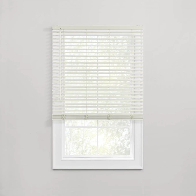 Minipersianas blancas inalámbricas de madera sintética de 2" (70" x 48")