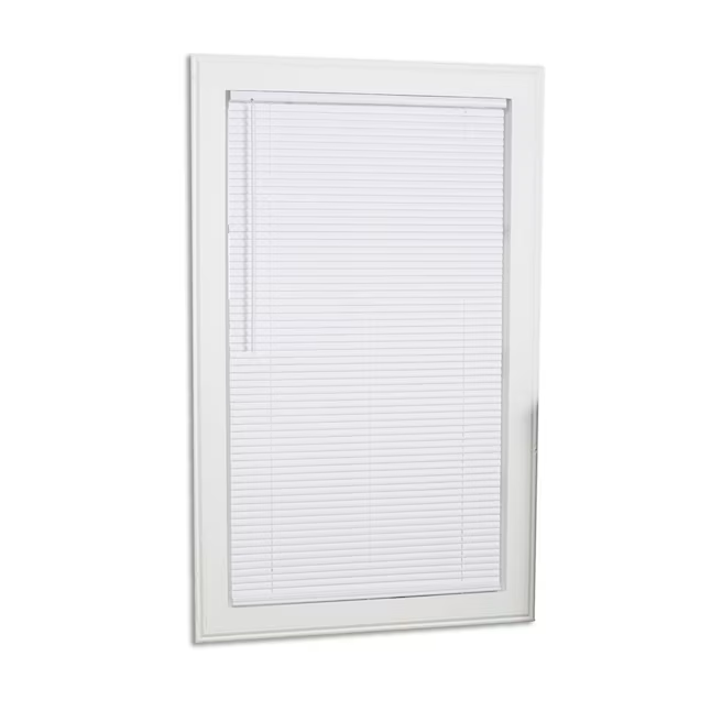 Project Source Minipersianas inalámbricas de vinilo blanco para oscurecer la habitación, ancho de listón de 1 pulgada, 23 x 72 pulgadas