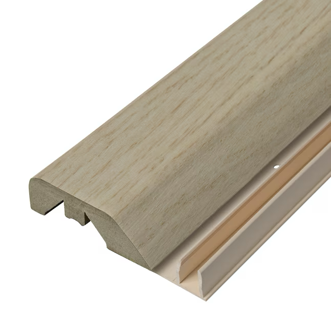 Project Source Winter Park Oak 0,66 pulgadas de alto x 2,14 pulgadas de ancho x 84 pulgadas de largo Moldura de piso de madera 4 en 1