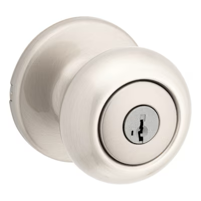 Pomo de puerta de entrada con llave Kwikset Cove en níquel satinado con tecnología antimicrobiana SmartKey