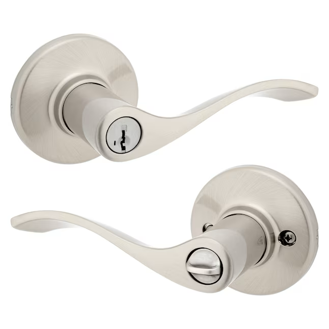 Manija de puerta de entrada con llave exterior Balboa serie Kwikset en níquel satinado y llave inteligente