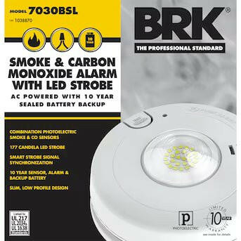 First Alert BRK 7030BSL Alarma combinada con cable para personas con discapacidad auditiva con luz estroboscópica LED